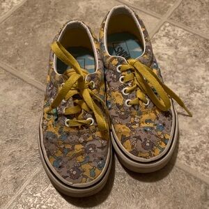 Vans Kids Simpsons Itchy and Scratchy Sneakers Size Y4.‎